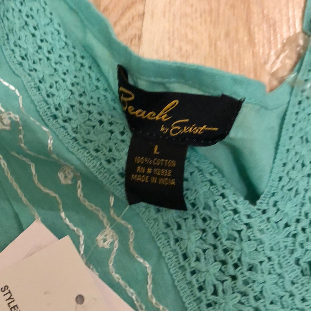 Beautiful Vacation Tunic And His Make Up Bag View 6